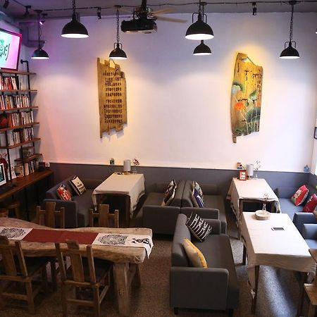 Zhaohuaxishi Youth Hostel Гуанчжоу Экстерьер фото