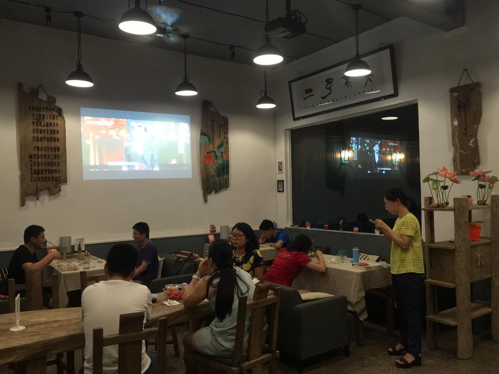 Zhaohuaxishi Youth Hostel Гуанчжоу Экстерьер фото
