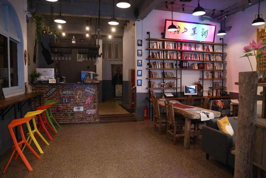 Zhaohuaxishi Youth Hostel Гуанчжоу Экстерьер фото