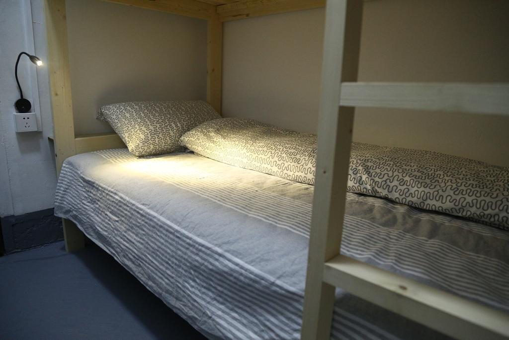 Zhaohuaxishi Youth Hostel Гуанчжоу Экстерьер фото